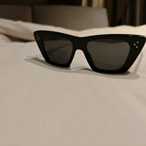 Celine40187I sunglasses like new, black