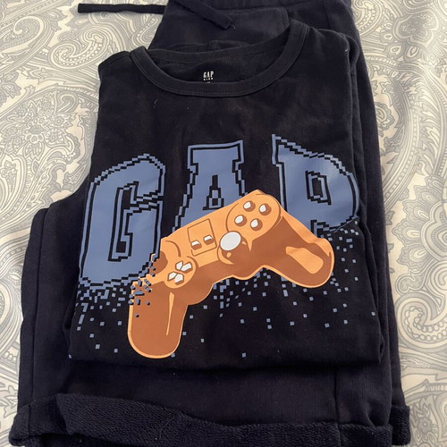 Benetton Bermuda and Gap T-shirt set like new, dark blue, kids sizes