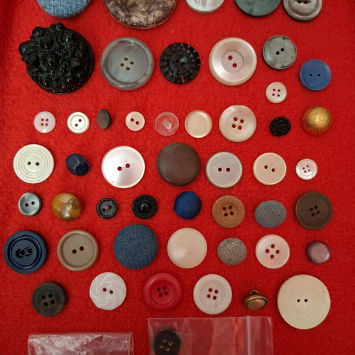 Vintage button collection pack of 710 pieces like new