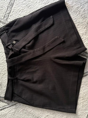 Attrattivo winter shorts like new, black-gray striped