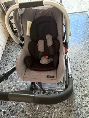 3 in 1 Baby Stroller like new with egg and carrycot