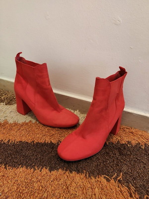 H&M ankle boots red with 8 cm block heel like new, elastic trim