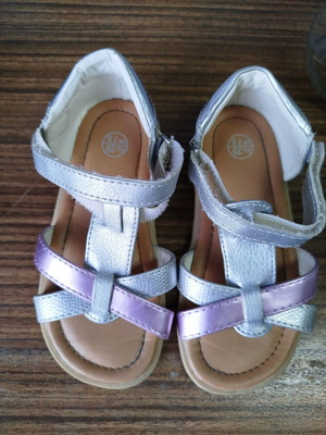 Children's sandals like new, size 25