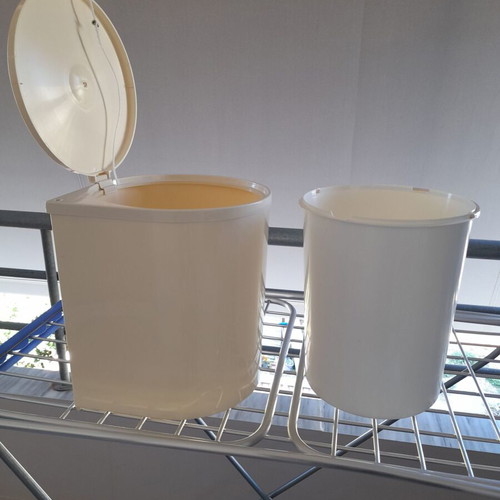 Cabinet trash bin like new, beige, height 32.5cm diameter 28cm