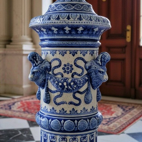 German jardiniere in Doulton Lambeth style faience porcelain like new