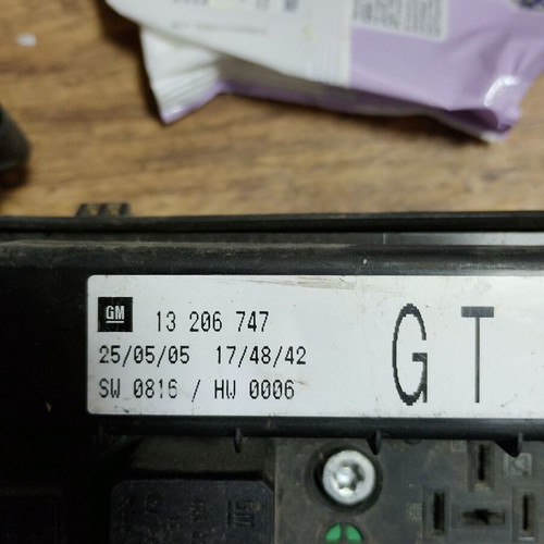 Opel fuse box Astra H, Zafira, 13206747 GT