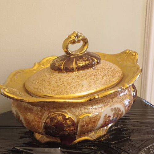 Vintage Hand-Carved Porcelain Fondue Pot like new, Viennese style