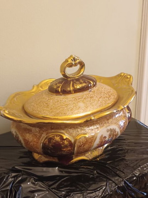 Vintage Hand-Carved Porcelain Fondue Pot like new, Viennese style