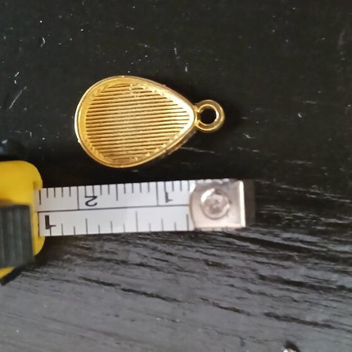 Jewelry making materials pack like new with 20 gold drops, 20 connectors, 2 ring bases