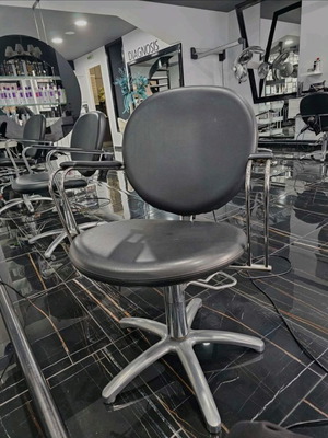 Bonvini hairdressing chairs used, set of 2, black