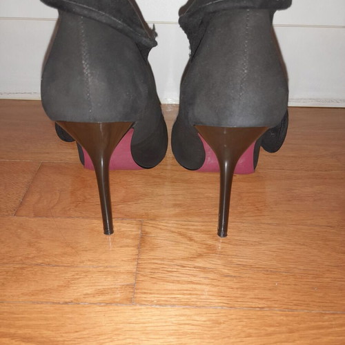 Paris Hilton black pumps with flower design 10 cm heels like new