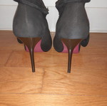 Paris Hilton black pumps with flower design 10 cm heels like new