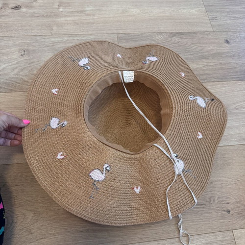 Flamingo Hearts Wide Brim Straw Sun Hat like new, beige