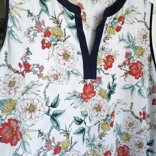 Lavish blouse XXL new, white and blue, made in Italy