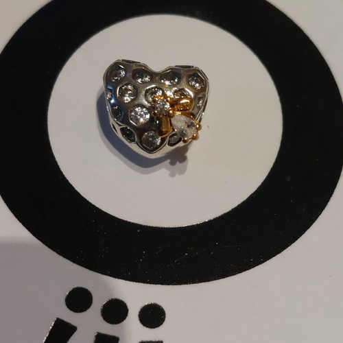 Pandora charm heart new with honeycomb design and white zirconia