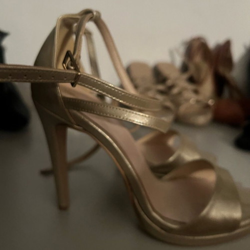 Wall Street evening sandals gold like new with heel and straps