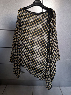 Denny Rose blouse long bell sleeve asymmetrical like new