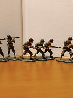 Britains military figures 9 American soldiers like new