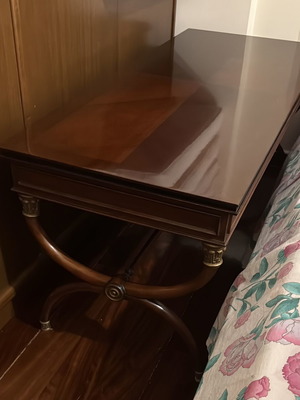Τραπεζάκι σαλονιού Σαρίδης με σκάλισμα στα πόδια