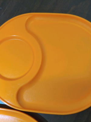Tupperware serving plates like new, set of 3, orange