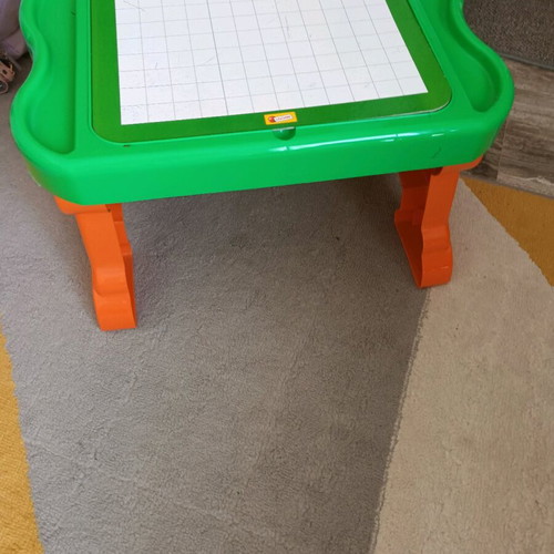 Activity table used in excellent condition