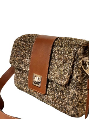 Knitted handmade shoulder bag in oil tan new