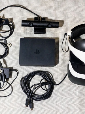 Sony PlayStation VR goggles with camera and 2 Move controllers