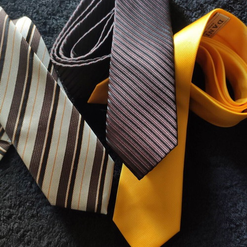 Set of 3 ties like new, beige, brown and yellow