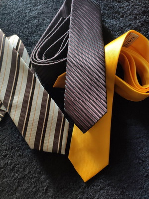 Set of 3 ties like new, beige, brown and yellow
