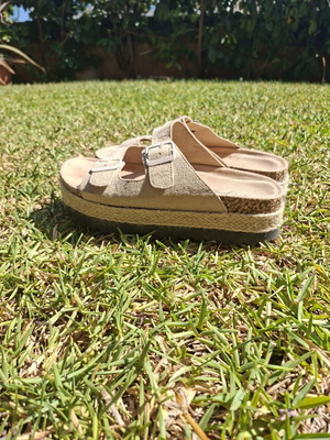Platform sandals beige like new, size 40