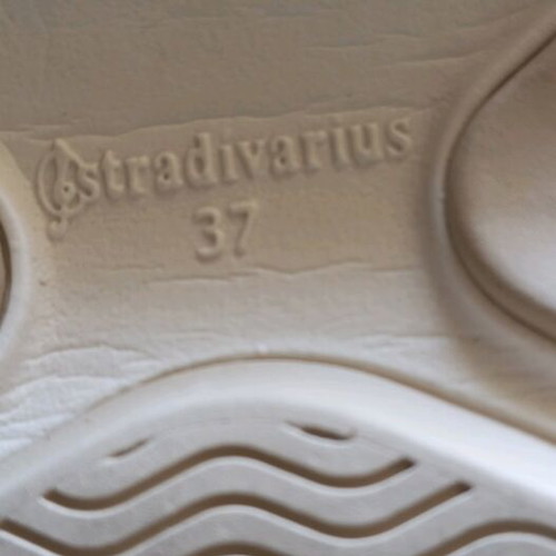 Stradivarius women's athletic shoes size 37 like new, white pink