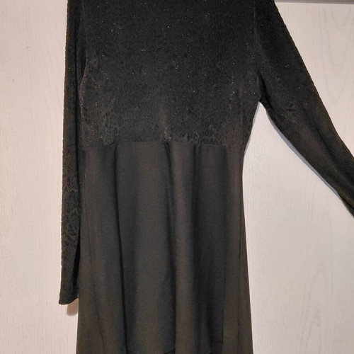 Black shiny dress like new with small turtleneck and long sleeve