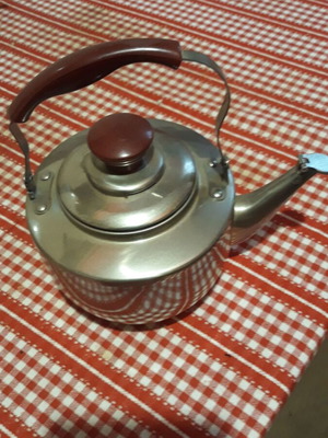 Vintage teapot new with washable filter