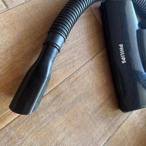 Philips 850W electric handheld vacuum like new
