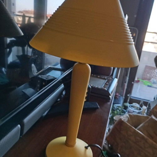 Bronze table lamp like new, yellow, 42 inches tall
