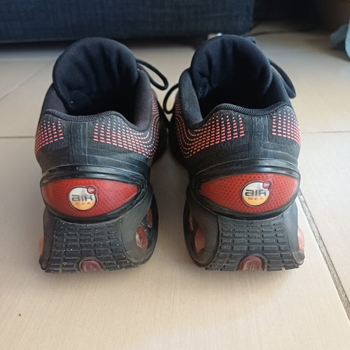 Nike Air Max DN ES sneakers, black and red, size 46, like new