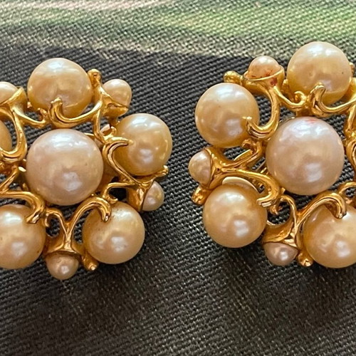 Custom Jewellery vintage earrings with pearls like new