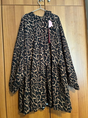 Darcy κοντό φόρεμα Karavan καινούργιο με ζωνάκι και dust bag one size