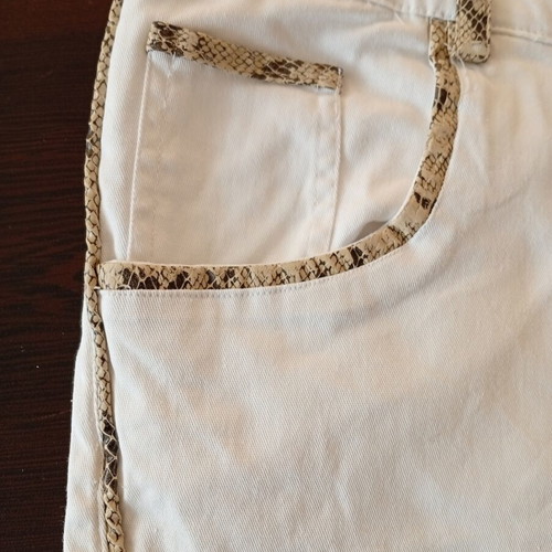 White shorts with crocodile trim New Woman XL cotton like new