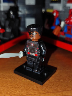 Blade φιγούρα Marvel με βάση, πιστόλι και σπαθί