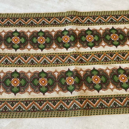 Handmade embroidery like new, dimensions 61x34 cm