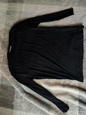 Black long-sleeve shirt with smile cutout, like new, size XXXL