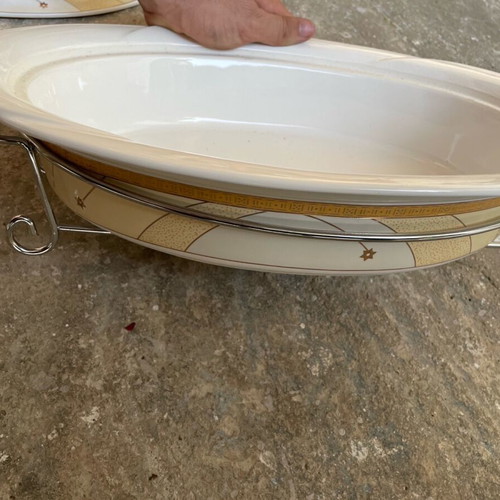 Large serving dish like new with metal base