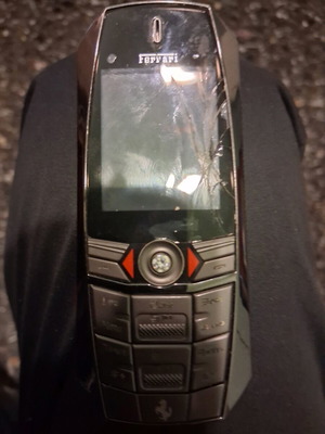 Vertu Ferrari phone without battery and cracked screen
