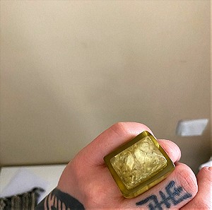 Κίτρινο δαχτυλίδι μεγάλο από ρητίνη