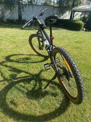 Trek Merlin 8 mountain bike like new with Shimano brakes and SRAM drivetrain
