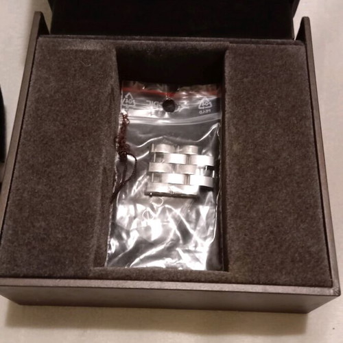 Gucci men's wristwatch like new, black