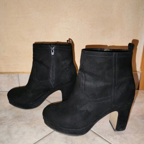 H&M suede ankle boots like new, size 38, black