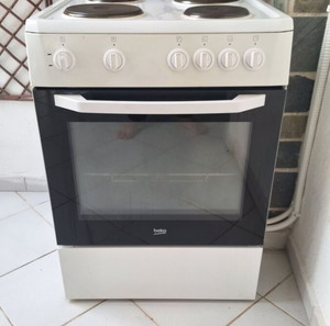 Πωλείται ηλεκτρική κουζίνα BEKO CSM66003GW