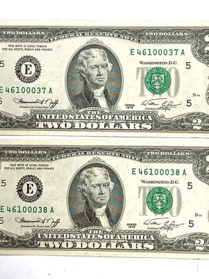 Two American 2 Dollar Bills Uncirculated 1976 with Consecutive Numbers